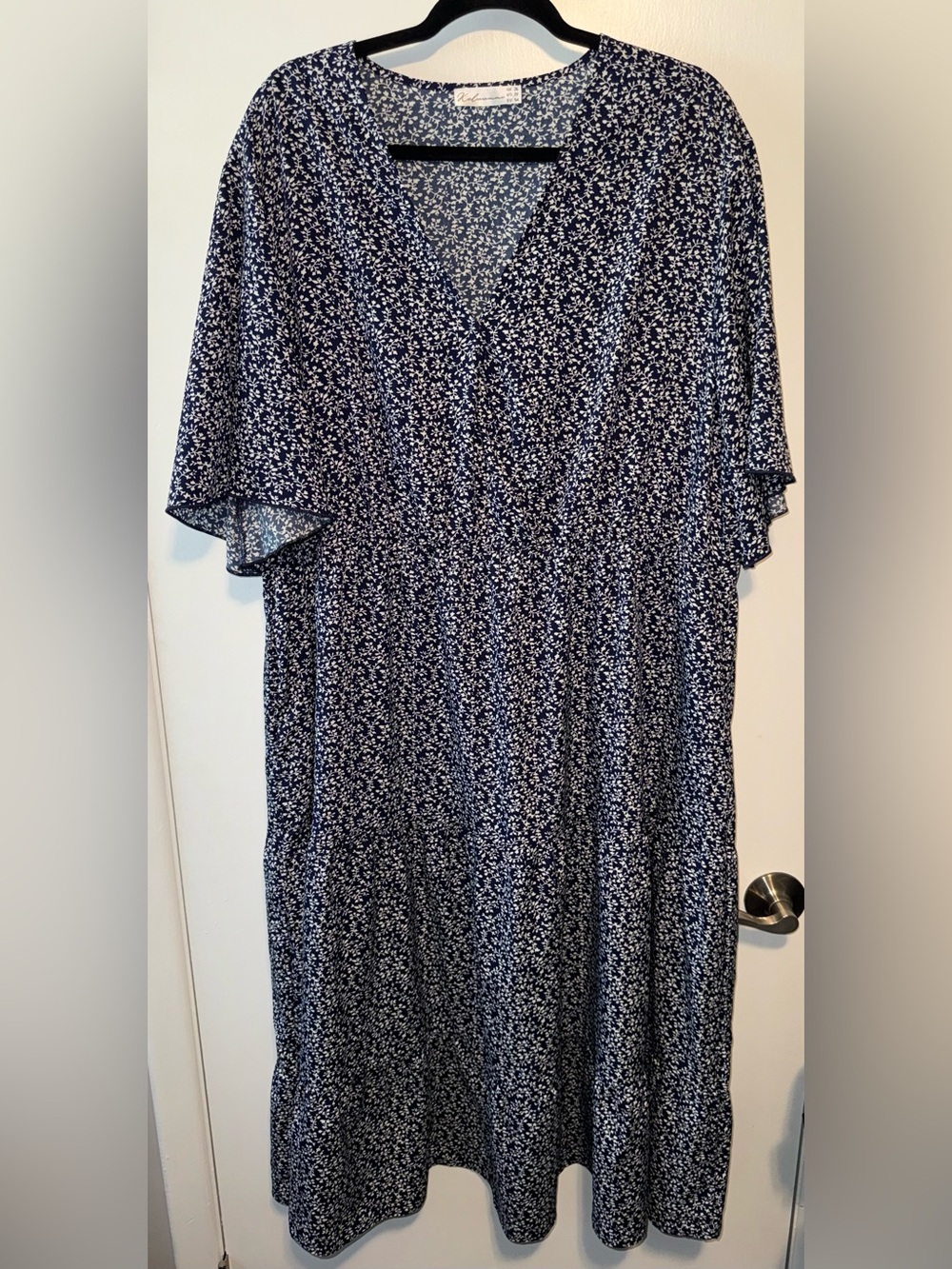 Keluummi Navy Blue Floral Midi Dress with V-Neck
